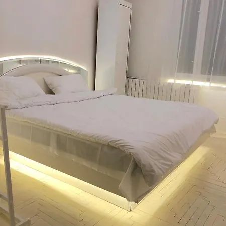 Hostel центр жд вокзал метро университет кпи ул дмитриевская 1 напротив цирка *